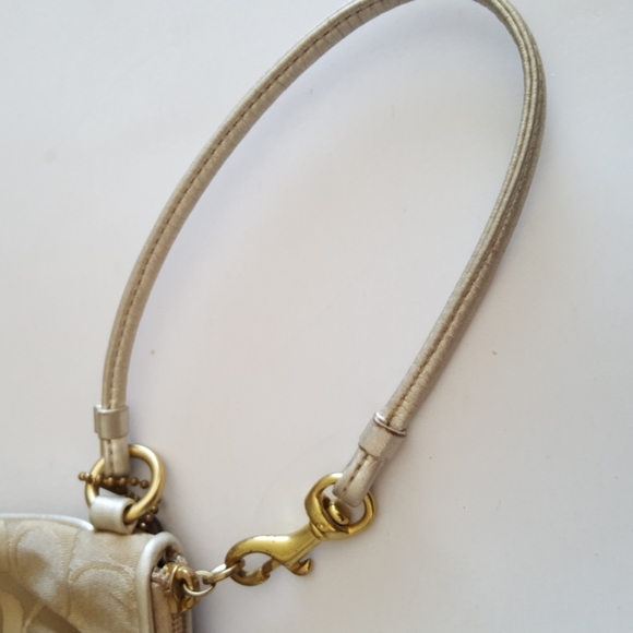 COACH POPPY WRISTLET - Picture 8 of 8